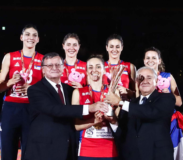 GoldmedalwinnersTeamSerbiawithFIVBPresidentDrArySGraaFandFIVB2ndExecutiveVicePresidentandPresidentofCEVAleksandarBORICIC1.jpg